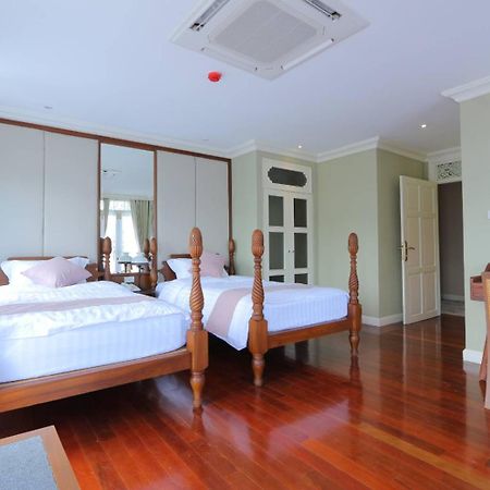 Hiranyakul House Hotel Bangkok Buitenkant foto